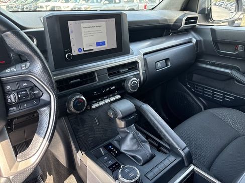 Certified 2025 Toyota 4Runner SR5 AWD/4WD image 16