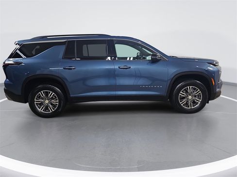 Certified 2024 Chevrolet Traverse LT image 2