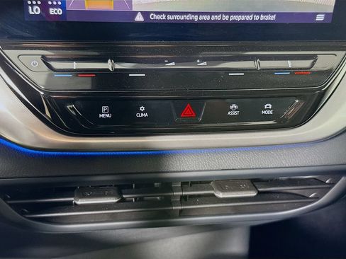 Used 2021 Volkswagen ID.4 Pro RWD image 17