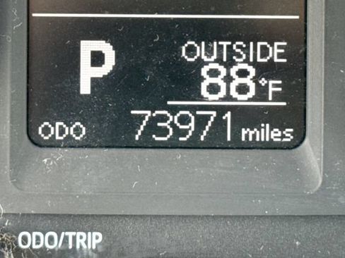 Used 2018 Toyota Corolla LE w/ Carpet Mat Package (TMS) FWD image 25