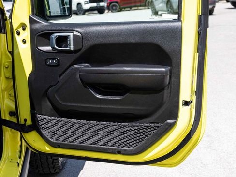 Used 2023 Jeep Wrangler Unlimited w/ Sun & Screen Package AWD/4WD image 13