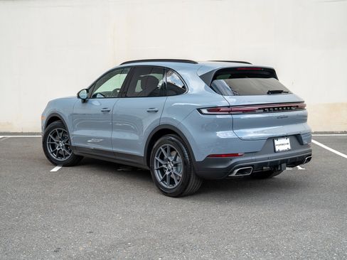 Certified 2026 Porsche Cayenne AWD/4WD image 3