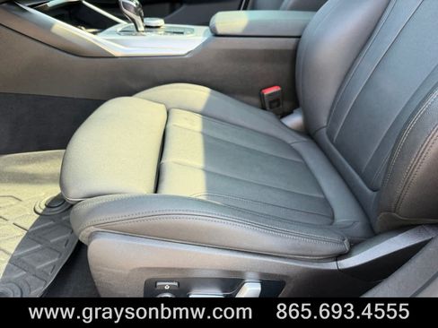 Used 2021 BMW 330i Sedan w/ M Sport Package RWD image 11