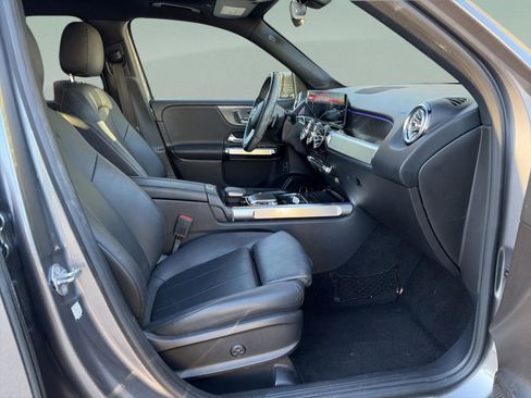 Used 2021 Mercedes-Benz GLB 250 w/ Premium Package image 18