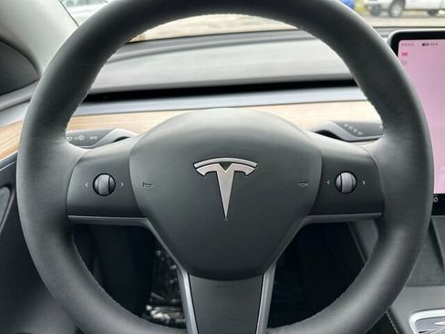 Used 2023 Tesla Model Y Long Range AWD/4WD image 28