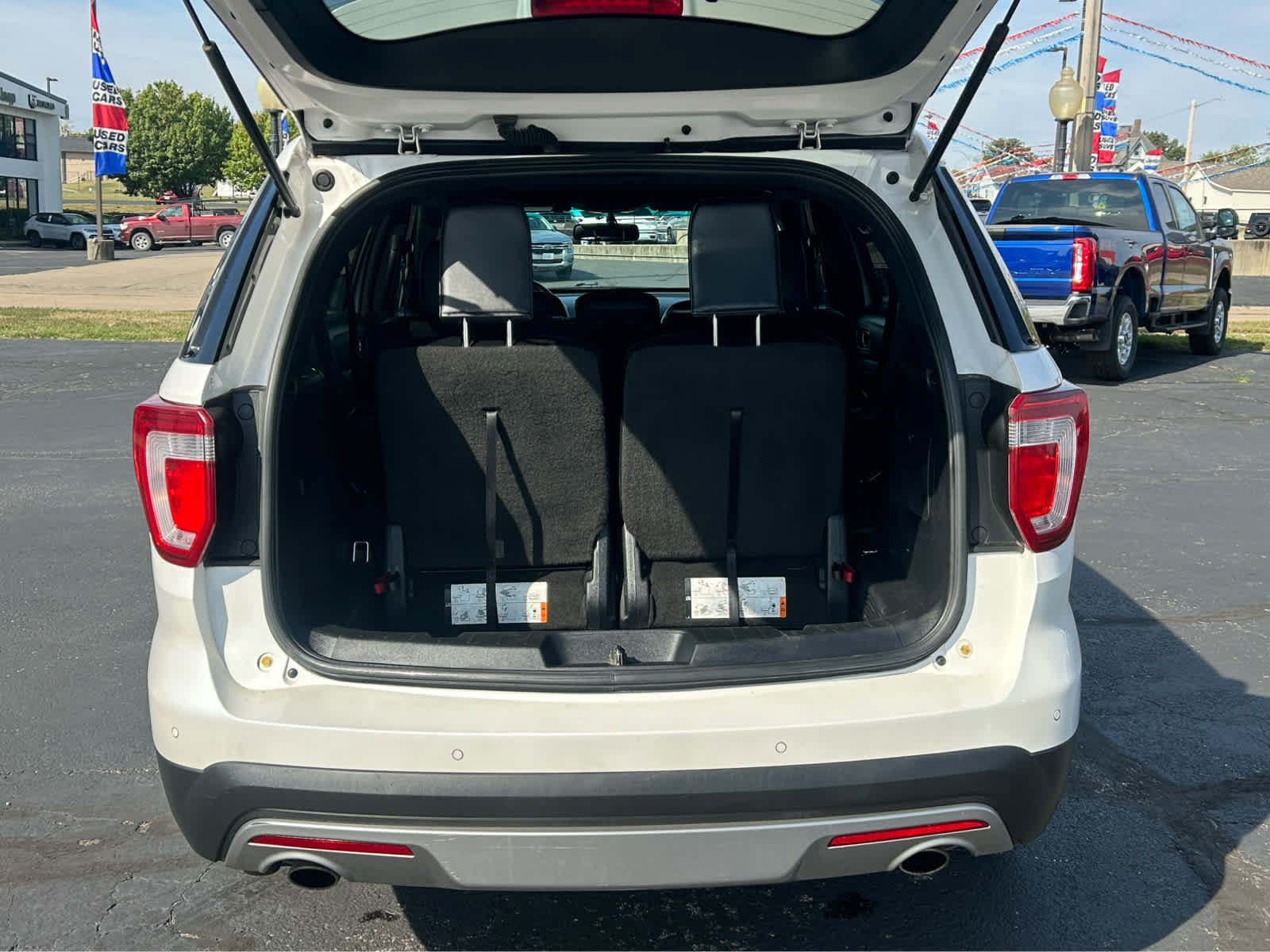 Used 2016 Ford Explorer XLT w/ Equipment Group 202A AWD/4WD image 6