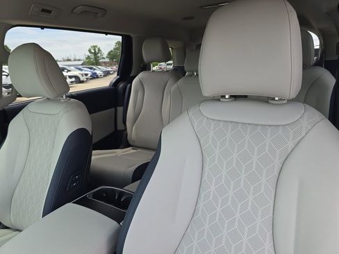 New 2026 Kia Carnival EX FWD image 23