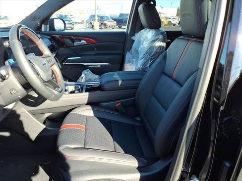 New 2026 Chevrolet Traverse RS w/ LPO, Floor Liner Package FWD image 8