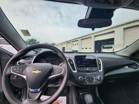 Used 2024 Chevrolet Malibu LT FWD image 17