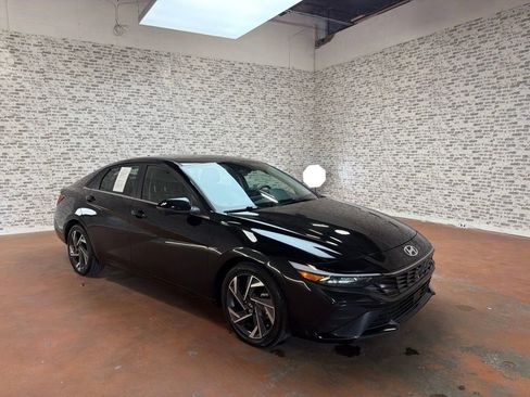 Used 2024 Hyundai Elantra Limited FWD image 1