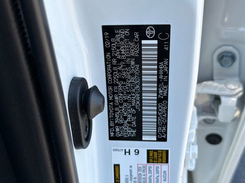 Used 2019 Toyota Prius XLE FWD image 39