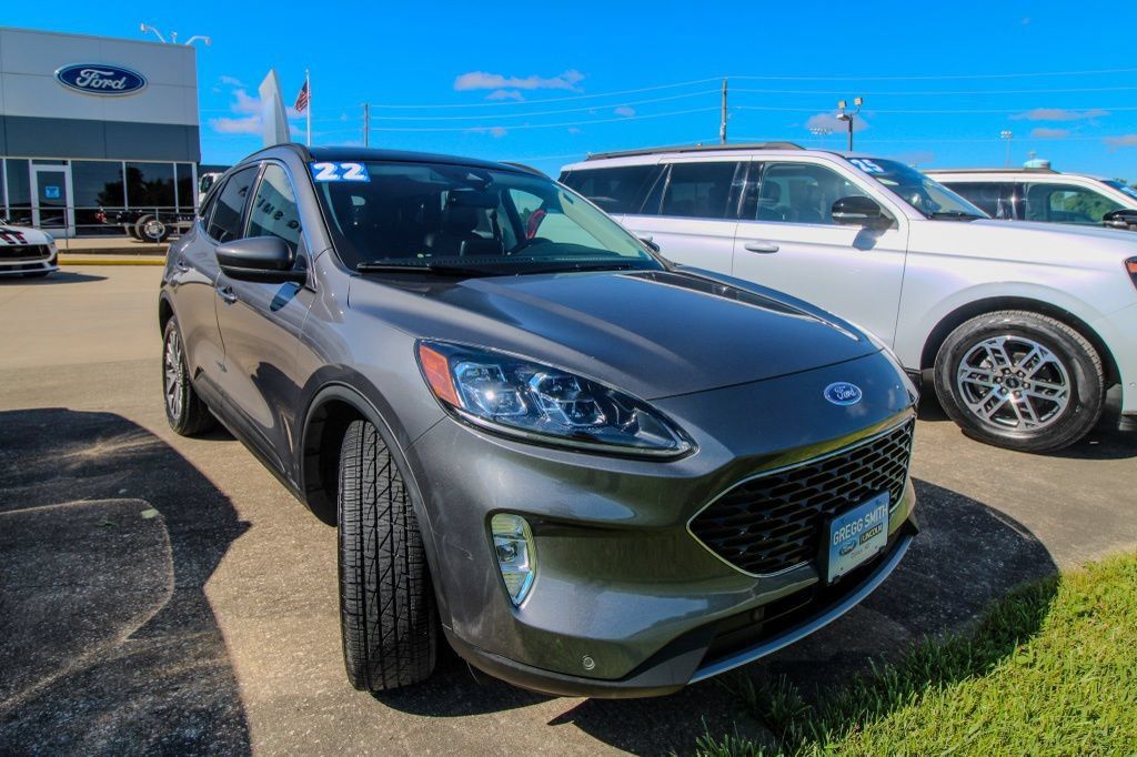 Used 2022 Ford Escape Titanium w/ Class II Trailer Tow Package AWD/4WD image 2