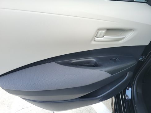 Used 2025 Toyota Corolla LE FWD image 12
