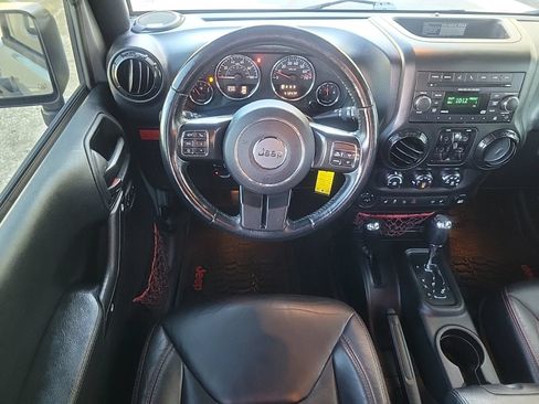 Used 2018 Jeep Wrangler Unlimited Rubicon AWD/4WD image 22