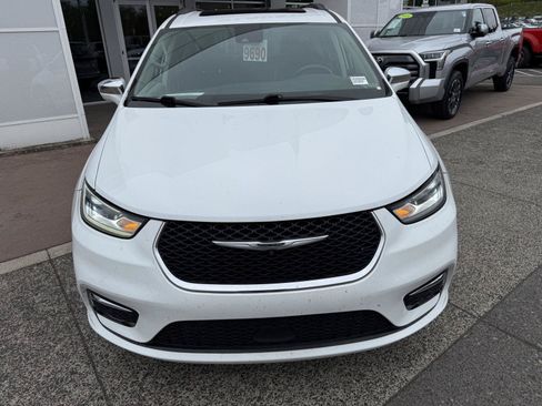 Used 2022 Chrysler Pacifica Limited FWD image 9