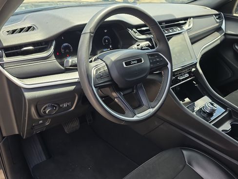 Used 2024 Jeep Grand Cherokee Altitude image 25