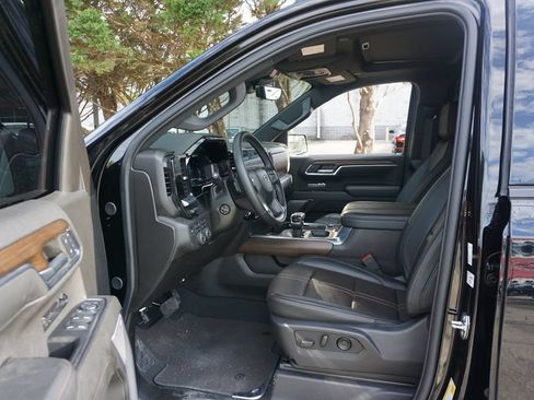 Used 2024 Chevrolet Silverado 1500 High Country w/ Midnight Edition AWD/4WD image 2