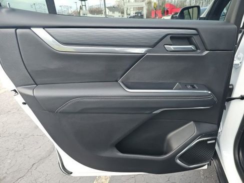 Used 2025 GMC Acadia Elevation w/ Elevation Premium Package image 15