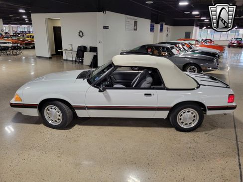 Used 1989 Ford Mustang LX image 3