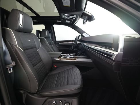Used 2026 Cadillac Escalade Platinum Sport w/ LPO, ONYX Package AWD/4WD image 10