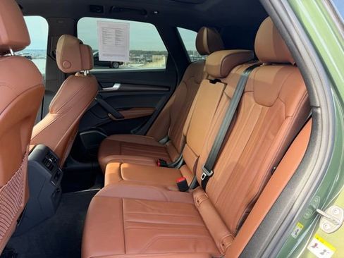 Used 2024 Audi Q5 e Premium Plus w/ Premium Plus Package image 10