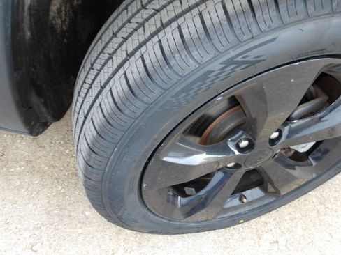 Used 2021 Jeep Cherokee Latitude Plus FWD image 40