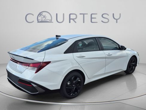 New 2026 Hyundai Elantra SEL Sport FWD image 5