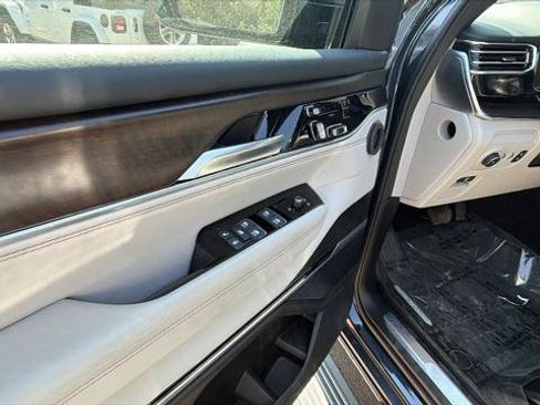 Certified 2025 Jeep Grand Wagoneer 4WD image 15