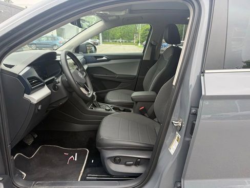 Used 2023 Volkswagen Taos SE w/ Panoramic Sunroof Package AWD/4WD image 10