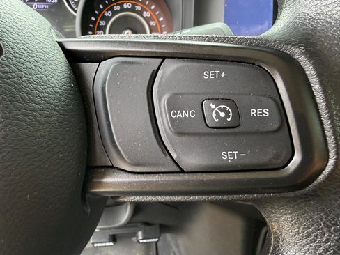 Used 2024 Jeep Gladiator Sport AWD/4WD image 18