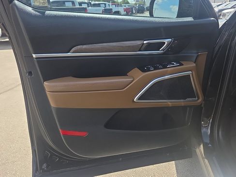 Used 2022 Kia Telluride SX w/ SX Prestige Package AWD/4WD image 13