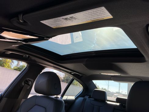 Used 2019 BMW 530i w/ Convenience Package image 29