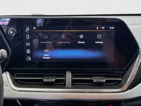 Used 2024 Chevrolet Trax LT FWD image 19