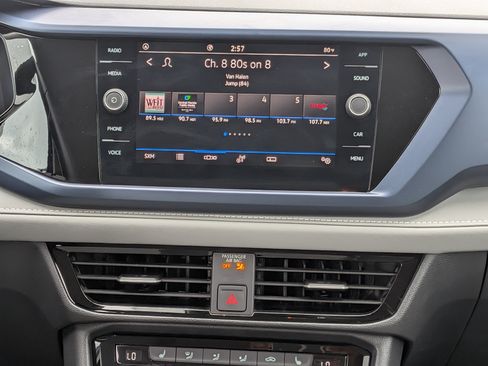 Certified 2024 Volkswagen Taos SE FWD image 17