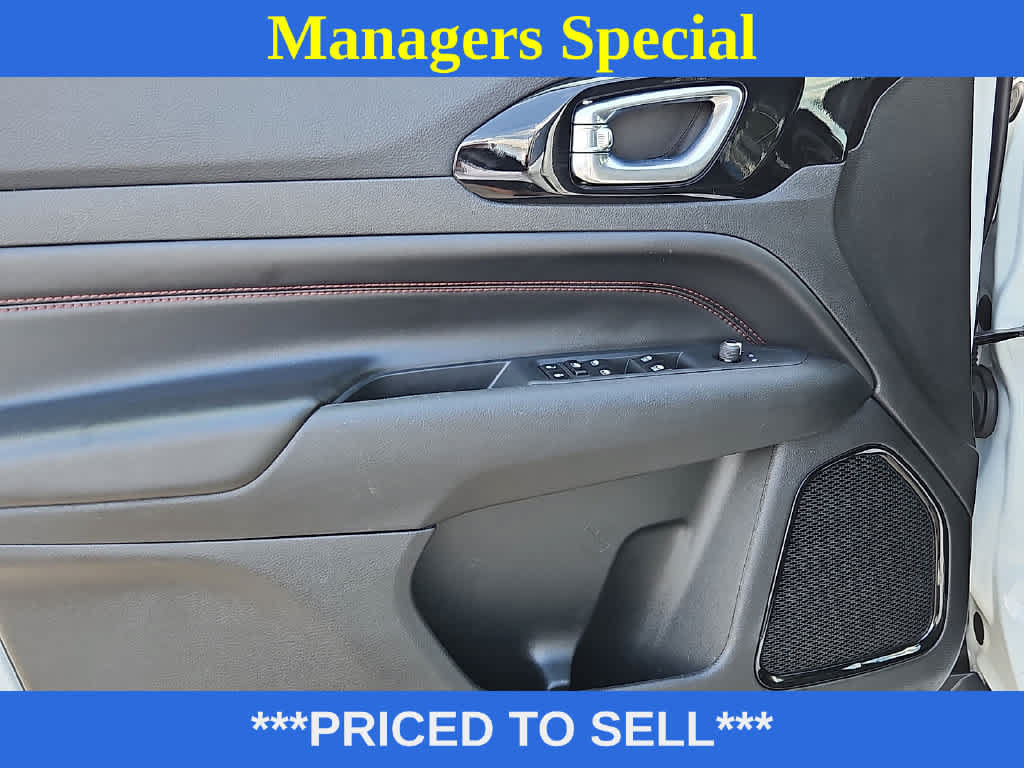 Used 2025 Jeep Compass Trailhawk AWD/4WD image 11