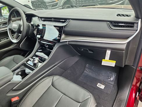 New 2026 Jeep Grand Cherokee L Limited AWD/4WD image 18