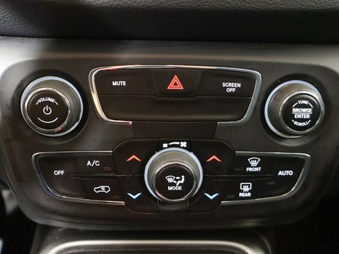 Used 2019 Jeep Compass Latitude FWD image 42