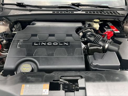 Used 2018 Lincoln Continental Select image 13