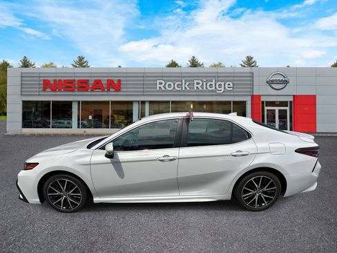 Used 2023 Toyota Camry SE FWD image 7