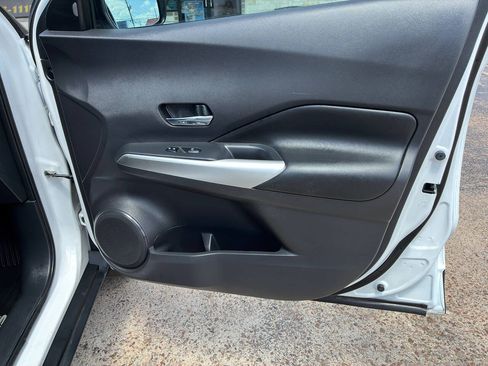 Used 2019 Nissan Kicks SR w/ SR Premium Package FWD image 36