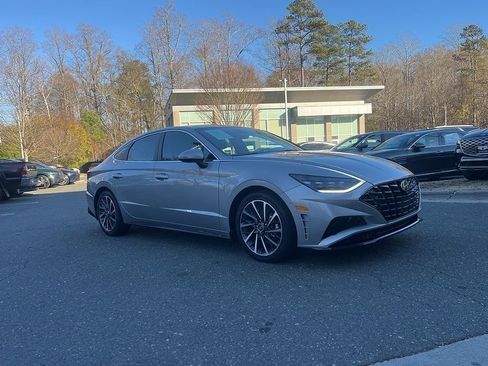 Used 2023 Hyundai Sonata Limited w/ Preferred Accessory Package image 2