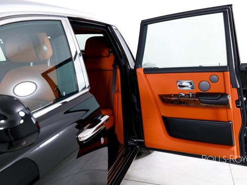 Used 2018 Rolls-Royce Phantom Sedan image 18
