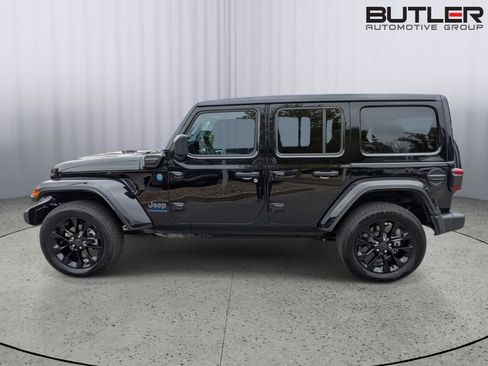 Used 2025 Jeep Wrangler Unlimited Sahara w/ Safety Group AWD/4WD image 5