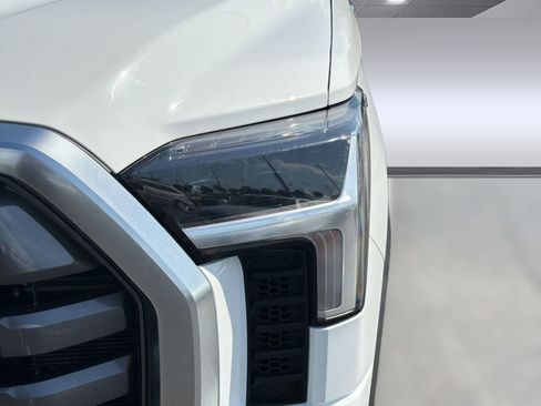 Used 2025 Toyota Tundra Limited AWD/4WD image 11