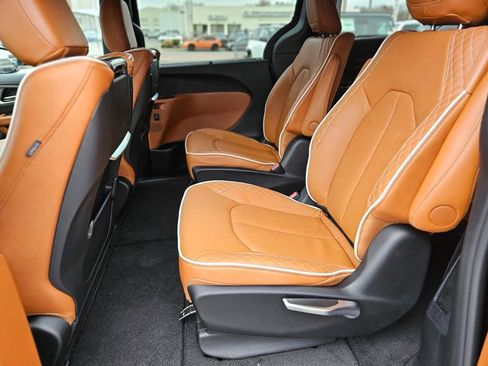 New 2026 Chrysler Pacifica Pinnacle image 15