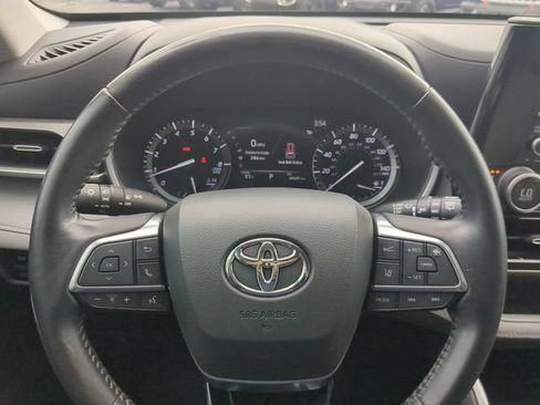 Used 2021 Toyota Highlander XLE FWD image 33