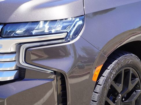 Used 2021 Chevrolet Suburban High Country RWD image 2