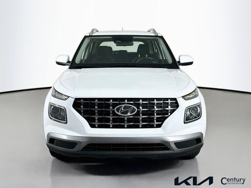 Used 2023 Hyundai Venue SEL image 2