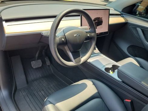 Used 2023 Tesla Model Y Long Range AWD/4WD image 6