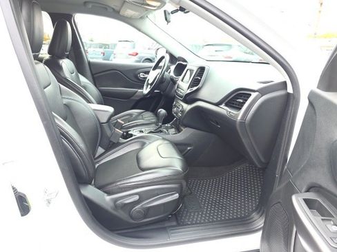 Used 2020 Jeep Cherokee Latitude Plus w/ Cold Weather Group image 40